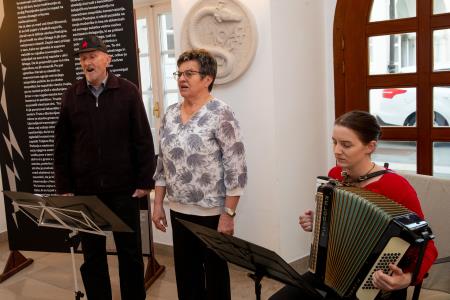 otvoritev razstave plamen upanja v Postojnski jami (18)